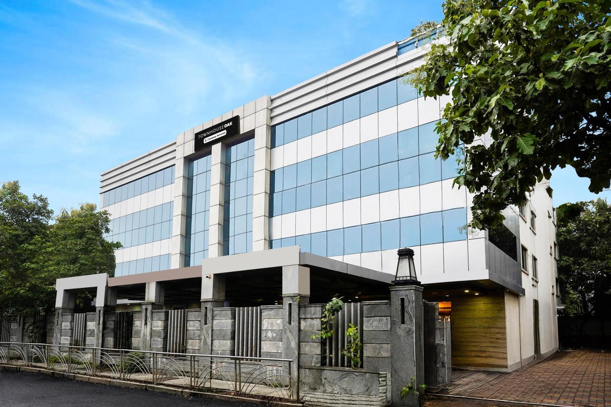 Super Townhouse Oak Alandur Near Chennai Airport Formerly Vijay Park Eksteriør billede