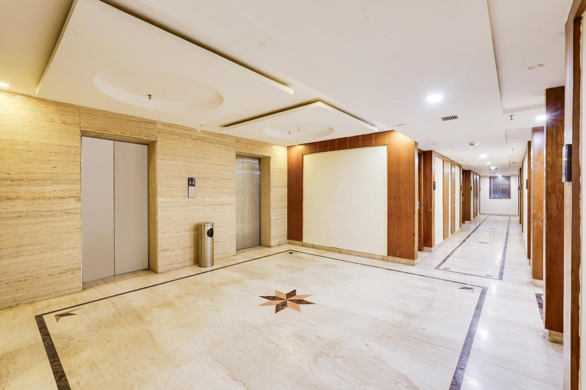 Super Townhouse Oak Alandur Near Chennai Airport Formerly Vijay Park Eksteriør billede