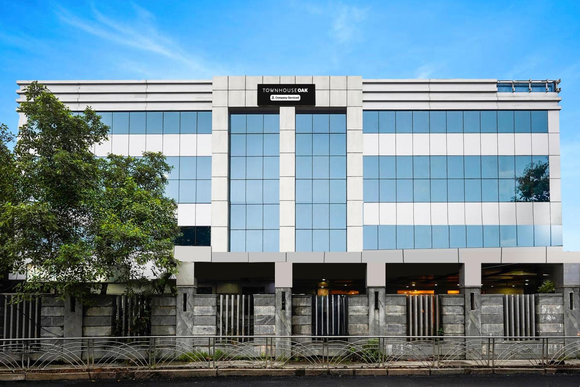 Super Townhouse Oak Alandur Near Chennai Airport Formerly Vijay Park Eksteriør billede