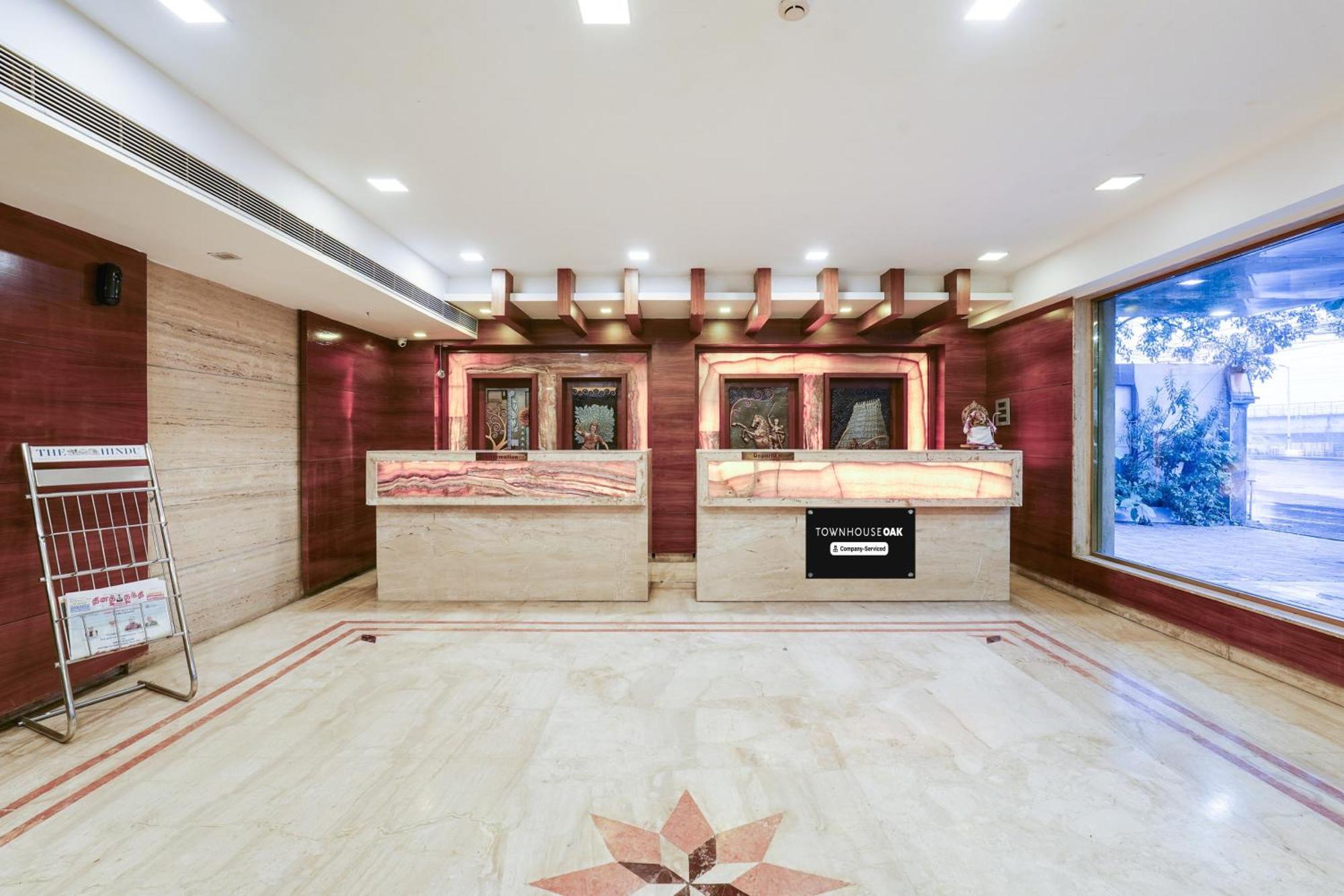 Super Townhouse Oak Alandur Near Chennai Airport Formerly Vijay Park Eksteriør billede