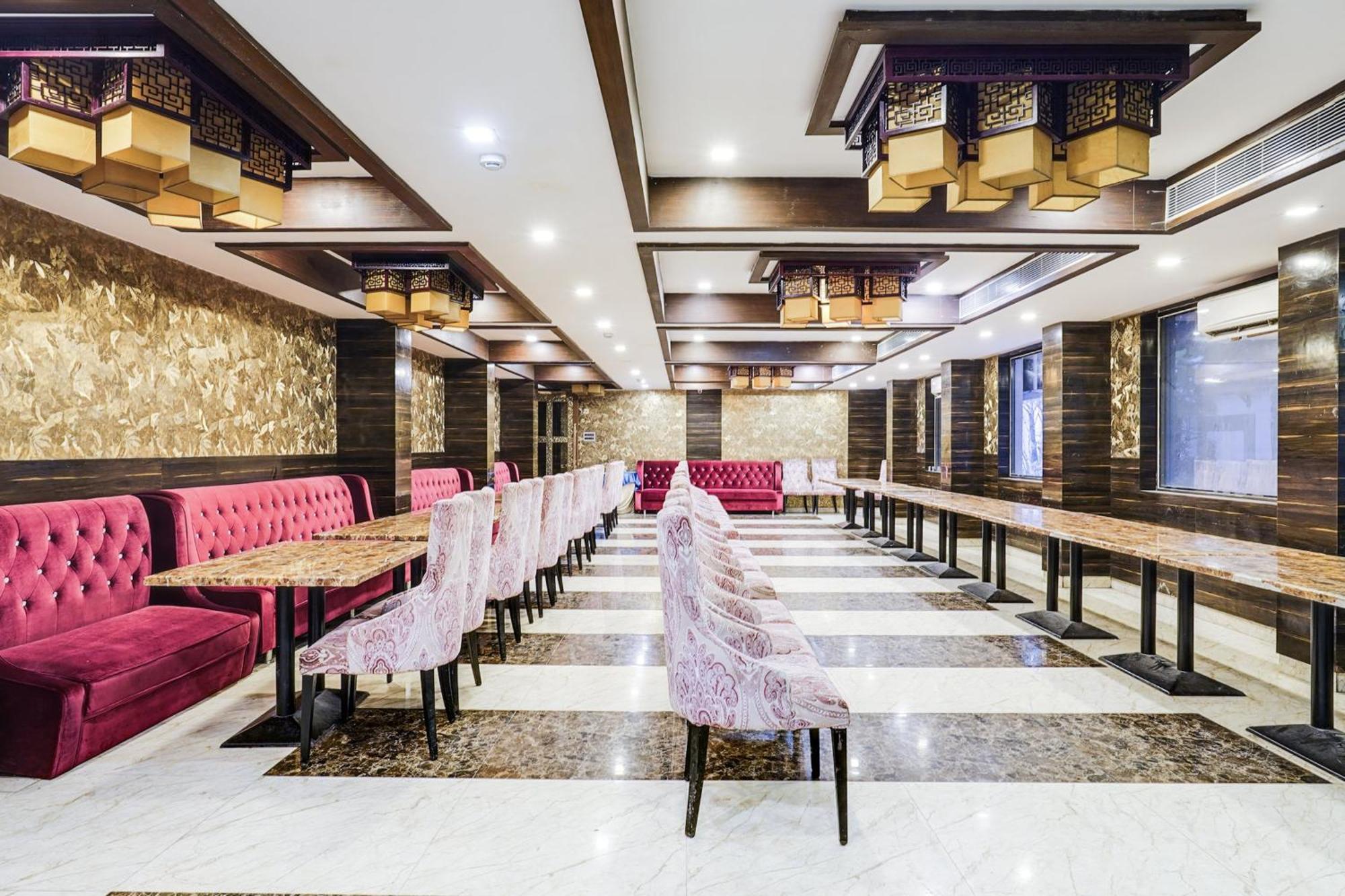 Super Townhouse Oak Alandur Near Chennai Airport Formerly Vijay Park Eksteriør billede